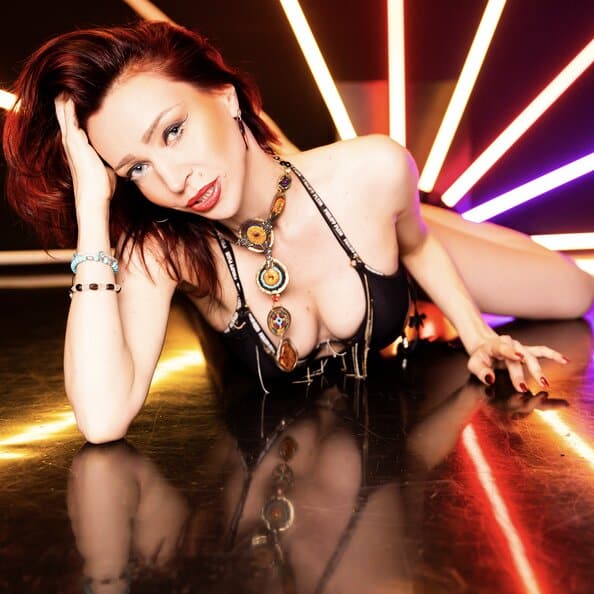 002-miss-barbarella-atrium-dominastudio@594